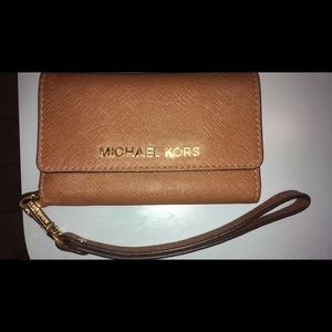 Authentic Michael Kors Wallet/Phone Case Wristlet